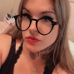 Meet your Posher, Isabel